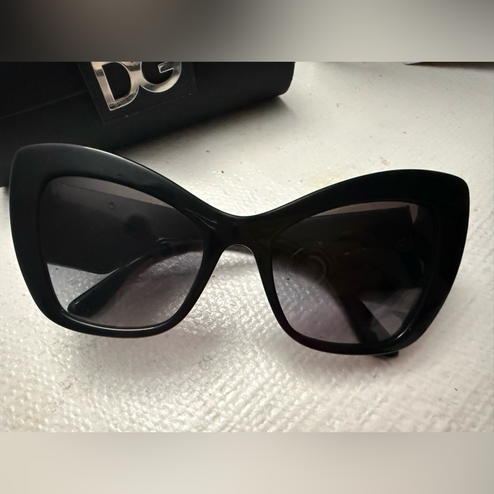 Dolce & Gabbana DG4349 Cat Eye Sunglasses Red Gold Heart Logo - Picture 4 of 9